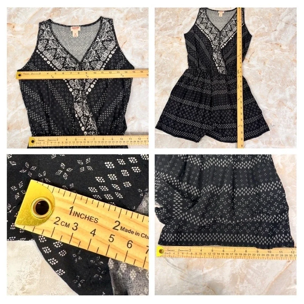 Mossimo Romper Women XS Black Boho Geometric Floral Sleeveless V-Neck Romper